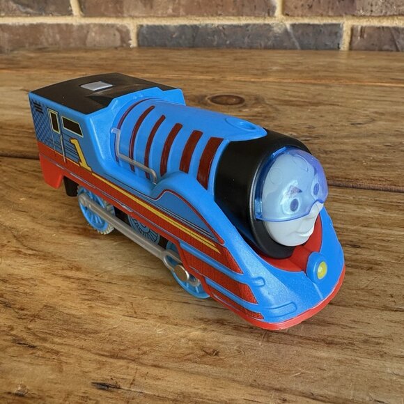 Turbo Thomas Motorized Train Engine Trackmaster 2017 Matter Works - Picture 1 of 10